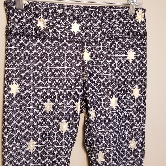 Fabletics Salar Printed Leggings in Gold Stardust - Picture 4 of 6